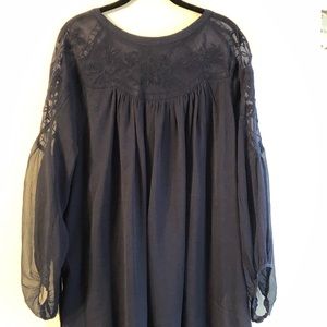 Jessica Simpson maternity top.